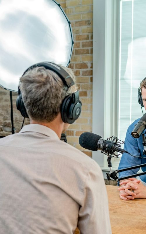 unsplash_Hg3BHX6U5jg_podcast-guest